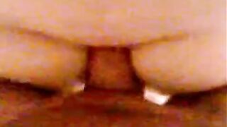 مراهقة مصرية تناك يعنف