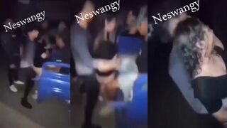 شلة شباب منحرفة زانقين بنت ورة التروسيل وفشخينها نيك جامد - سكس بنت مصرية شمال ورة التروسيكل