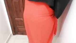 بياع الانبيب مع مصرية شرموطة زنقها في المطبخ وهي هايجة القحبة دكرت طيزها الشرموطة في زبه وهاتك ينيك