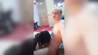 كبير في السن بس شمال بيصور مراته وهي بتمتص زبه وينيكها في فيديو سكس ساخن