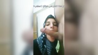 سكس مصرية محجبة مسلمة هايجة مع ولد بتمص زبه بشهوة عالية جداً