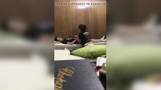 جايب صحبته في الفندق شرم الشيخ و البنت هايجة اوي علي الولد تركب علية وتمسك زبه تحته في كسها واحلي نيك و دلع