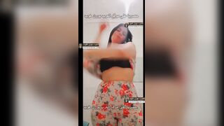 انثي تستعرض جسمها لصديقها في الجامعه - نودز مصري جديد