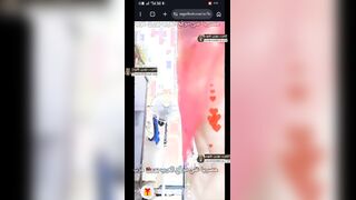 المتناكة ترقص بالبرا الاحمر و هو يمص بزازها المولعه علشان يعشر كسها نيك